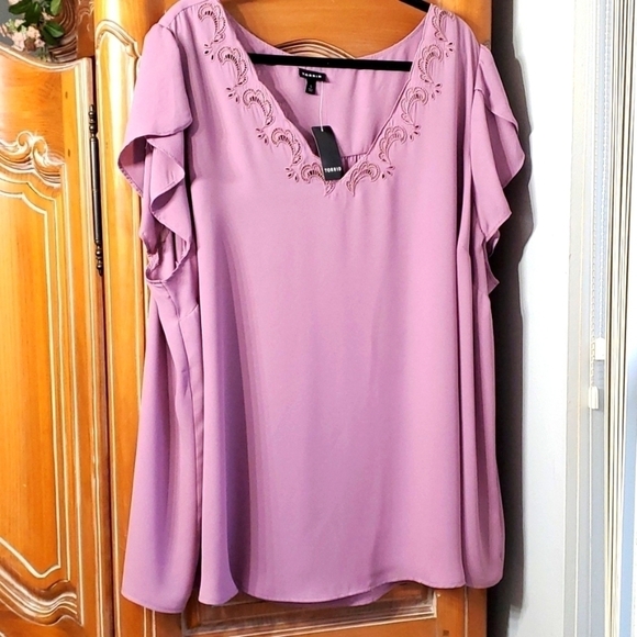 Women's 5X NWT lavender blouse, enbroidery around neck. Layed sleeves. - Picture 1 of 10